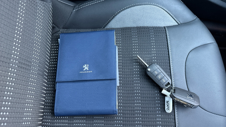 Peugeot 2008 1.2 PureTech 110 Allure Premium 5dr Petrol Estate